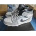 Air jordan 1 mid ‘Light Smoke Grey’554724 078